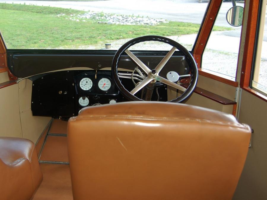  Pierce-Arrow Intercity Coach 1919 года  (фото 2 из 4)